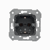Single socket outlet with Schuko earthing, 16A