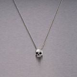 SKULL NECKLACE / TRAVIS BARKER / SILVER