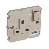 Single pole socket 2P+E switched 1 gang Arteor 13 A 250 V~ conform to BS 1363:2 - champagne