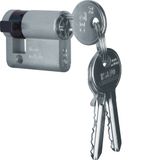 Key cylinder with matching locks for cylinder (blind) switch