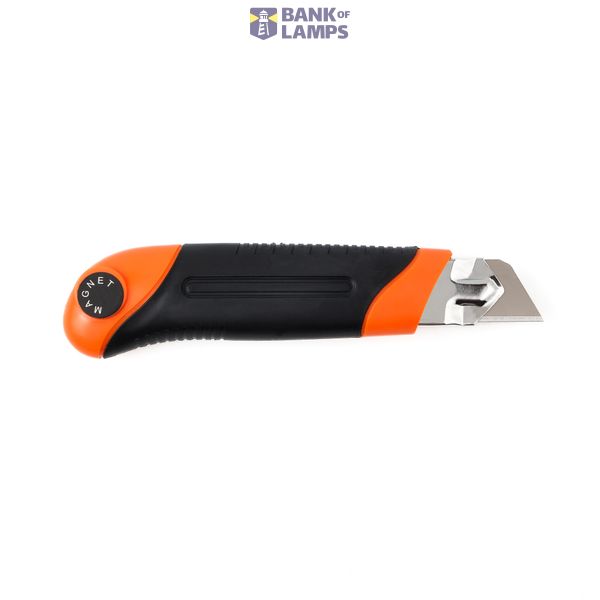 Reinforced utility knife with a ruberized handle, a screw lock, a magnet and a segmented blade 25 mm image 2