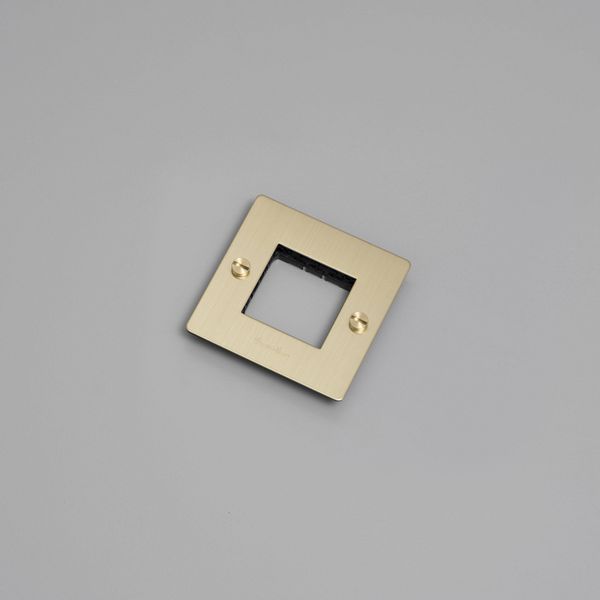 1G WALL PLATE / HORIZONTAL / NO INFILLS / WITH LOGO / BRASS image 1
