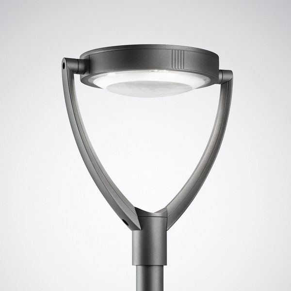 Post-top luminaires Publisca P1 CLO (normal) Lens Anthracite around ET 13W 1200lm 70 rotationally sym. wide (RB6L) IP23 IK08 5 SDCM 6846840 image 1