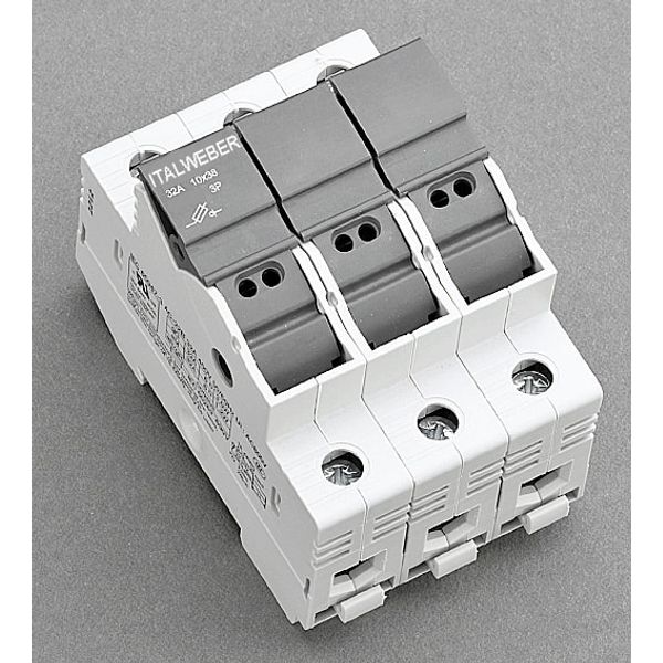 BCH 3x38 32A 690V fuseholder image 1