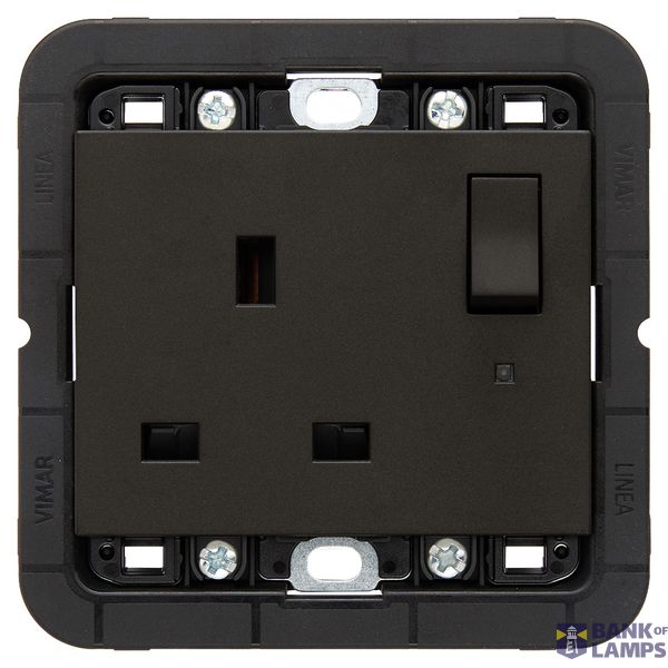 Switched 2P+E 13A English outlet black image 1