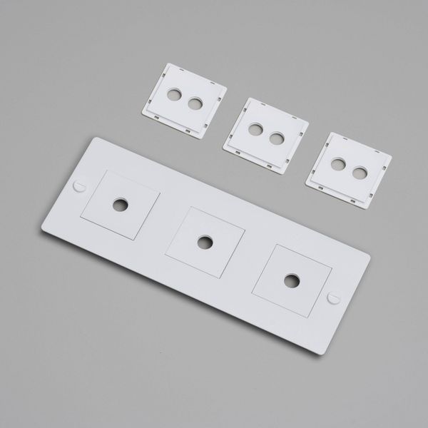 3G WALL PLATE / HORIZONTAL / WITH INFILLS / WITHOUT LOGO / WHITE image 1