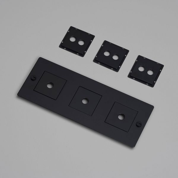 3G WALL PLATE / HORIZONTAL / WITH INFILLS / WITHOUT LOGO / BLACK image 1