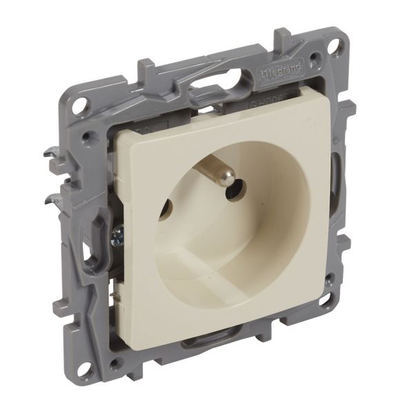 Socket outlet 2P+E 16 A cream screw terminals Niloe image 1