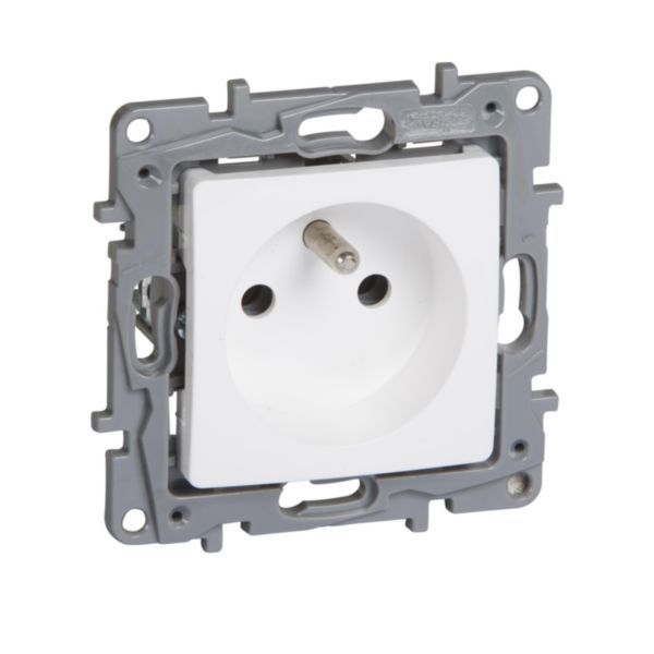 NIL SOCKET 2P+T 16A WHITE image 1