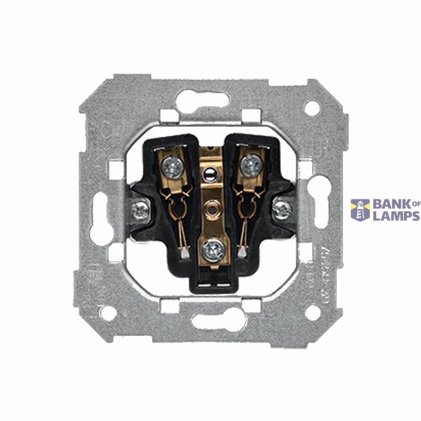 Single socket outlet with earthing image 1