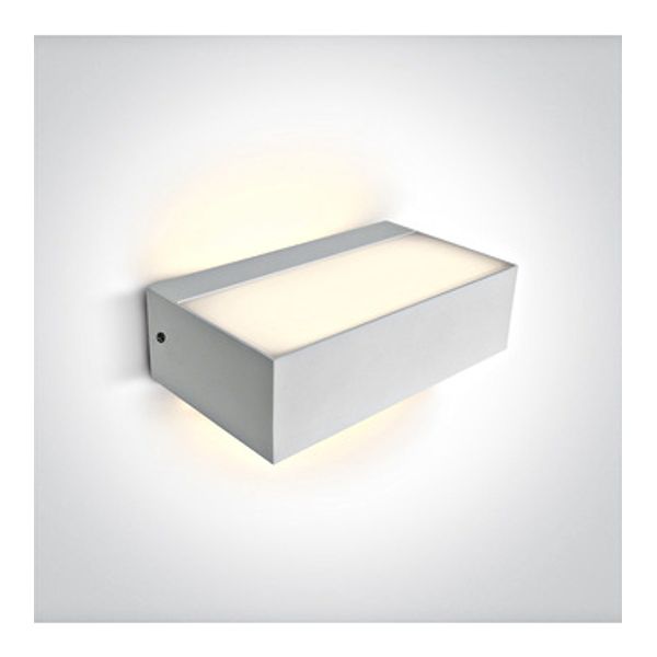 67392/W/V WHITE WALL LIGHT 7W CCTV IP65 230V image 1