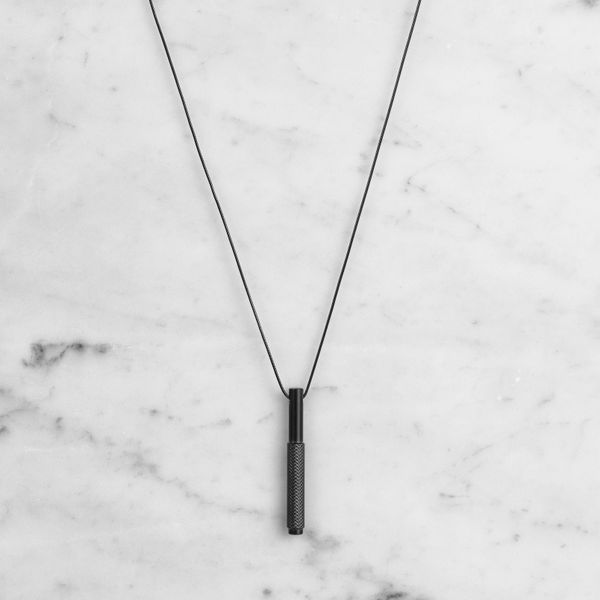NECKLACE / VERTICAL / CROSS / BLACK image 1