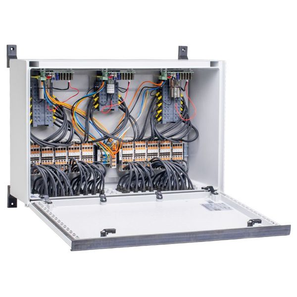 Photovoltaics, Combiner Box, Fireman's switch, PV Next, 10 MPP's, 2 Inputs / 2 Outputs per MPP, Remote disconnector, MC4-Evo 2, 1100 V image 1