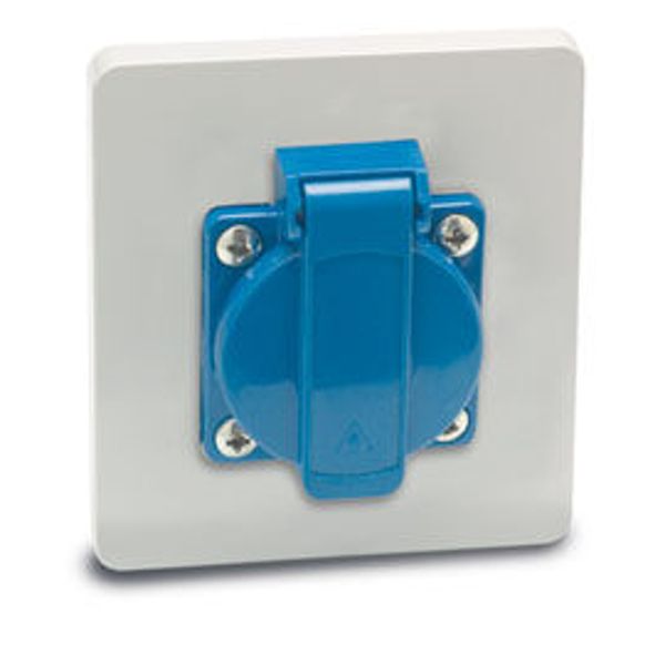 FAMATEL Socket 230V/16A IP44 SCHUKO with mount. Dec image 1