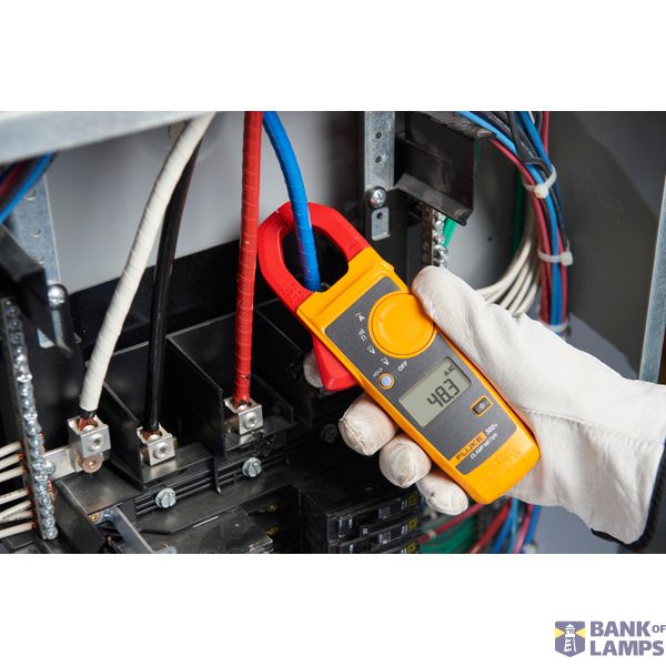 Fluke 302+ CAT III Digital Clamp Meter image 4