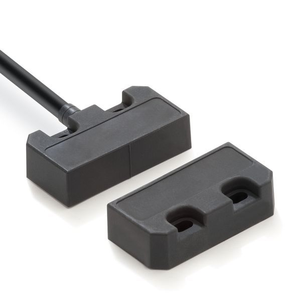 Non-contact door switch, reed, small plastic, 2NC+1NO, M12 connector p AA031318G image 1