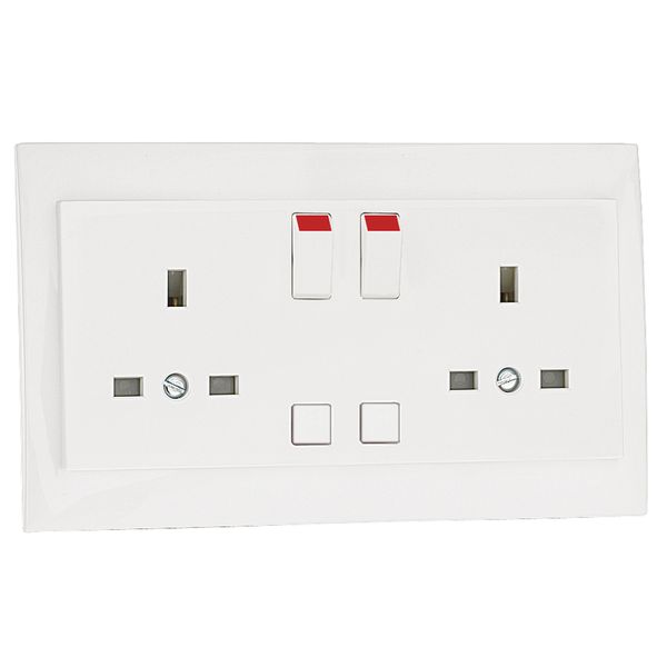 DOUBLE EARTH SOCKET (BRITISH TYPE) WHITE image 2